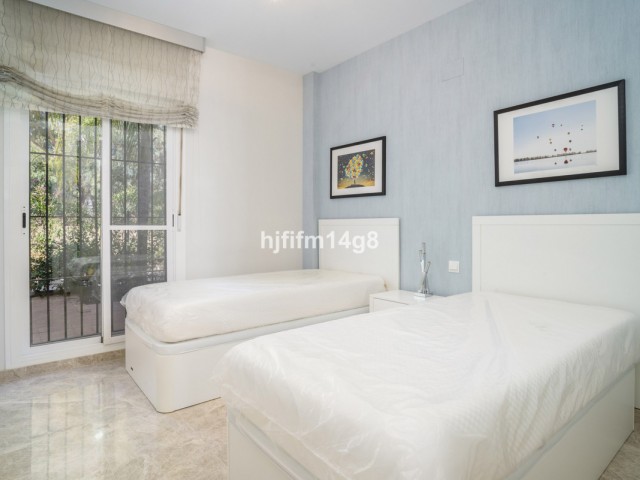 2 Bedrooms Apartment in Nueva Andalucía