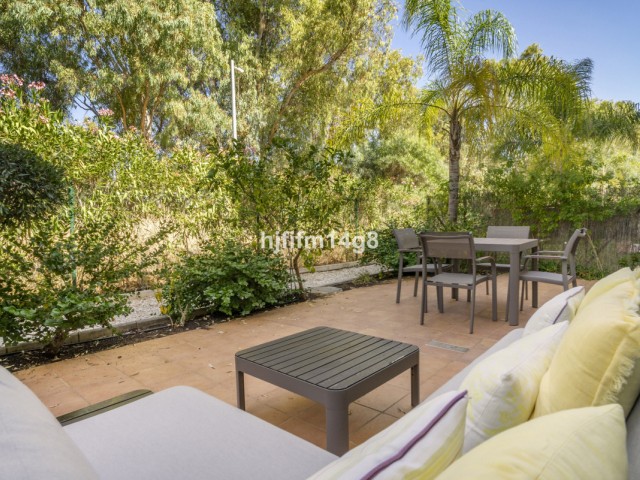 2 Bedrooms Apartment in Nueva Andalucía