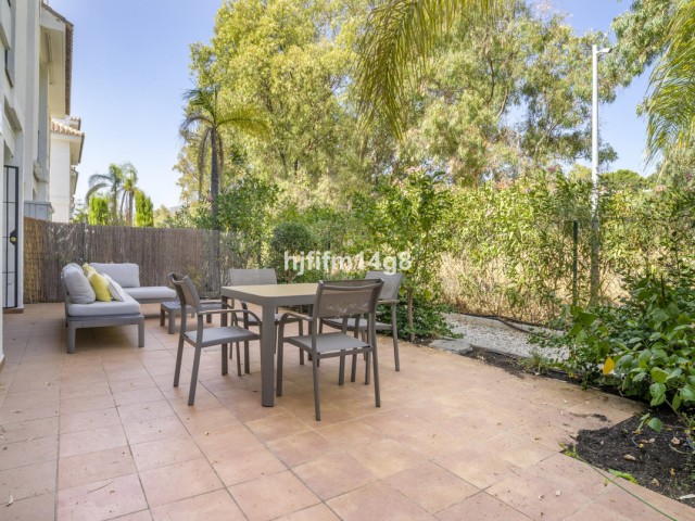 2 Bedrooms Apartment in Nueva Andalucía