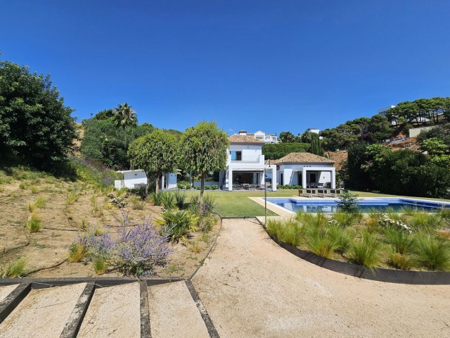4 Bedrooms Villa in Benahavís