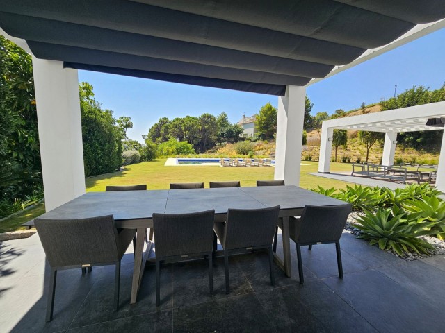 4 Bedrooms Villa in Benahavís