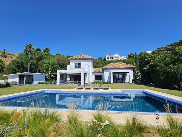 4 Bedrooms Villa in Benahavís