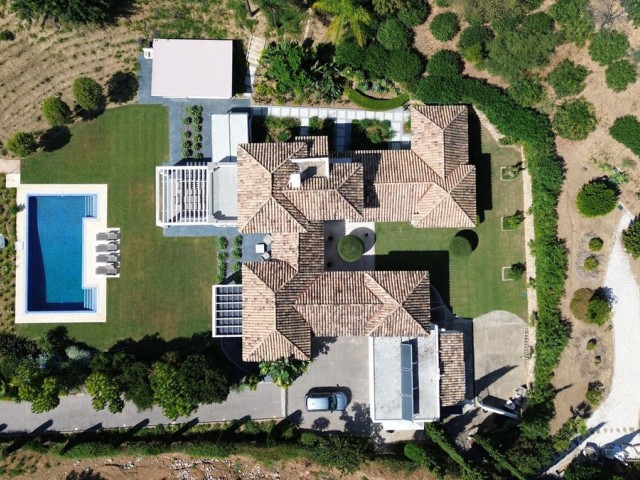 4 Bedrooms Villa in Benahavís