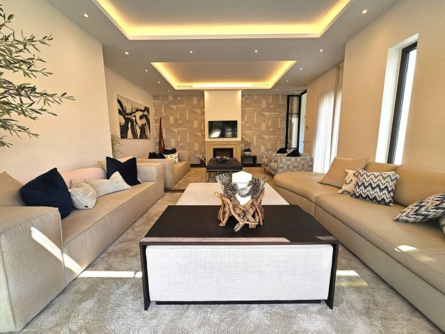 4 Bedrooms Villa in Benahavís