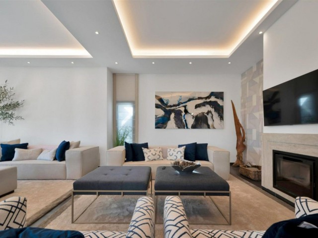 4 Bedrooms Villa in Benahavís