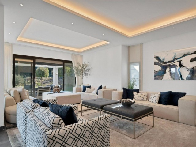 4 Bedrooms Villa in Benahavís