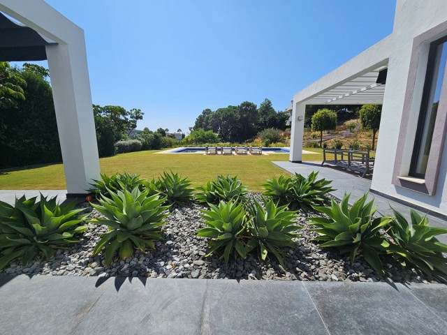 4 Bedrooms Villa in Benahavís