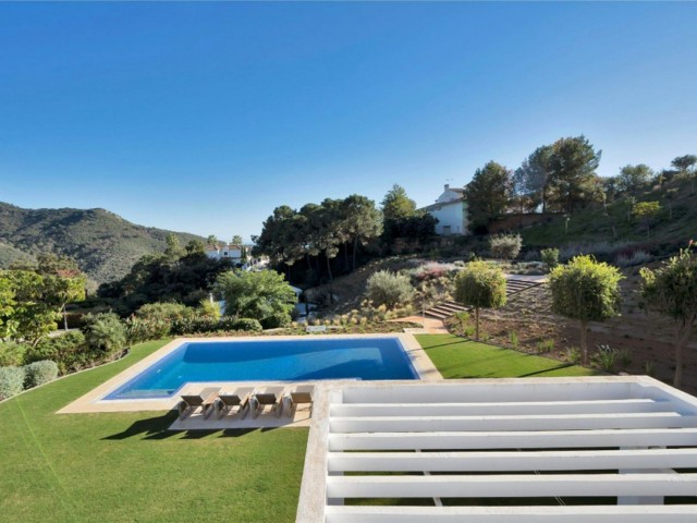 4 Bedrooms Villa in Benahavís