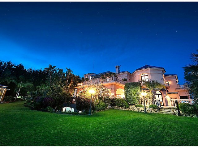 17 Bedrooms Villa in Nueva Andalucía