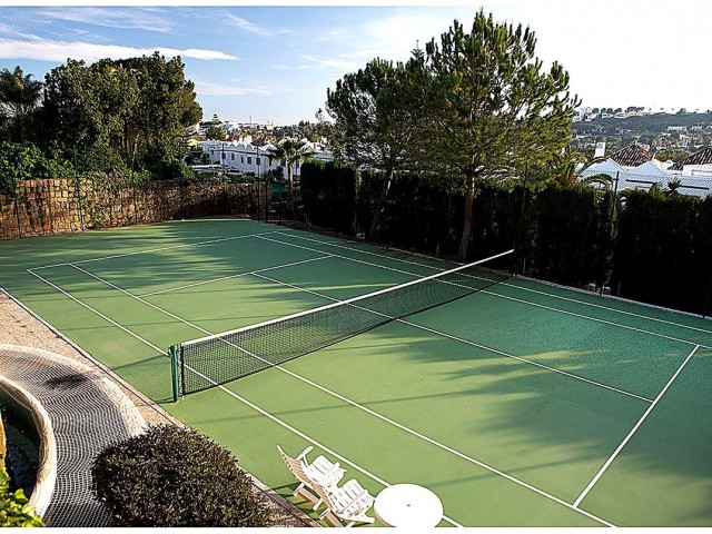 17 Bedrooms Villa in Nueva Andalucía