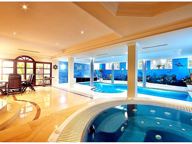 17 Bedrooms Villa in Nueva Andalucía