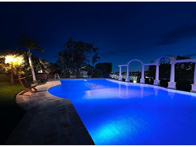 17 Bedrooms Villa in Nueva Andalucía