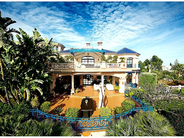17 Bedrooms Villa in Nueva Andalucía