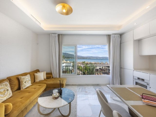 Ático con 2 Dormitorios  en Puerto Banús