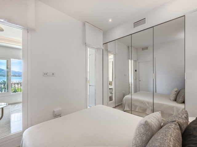 Ático con 2 Dormitorios  en Puerto Banús