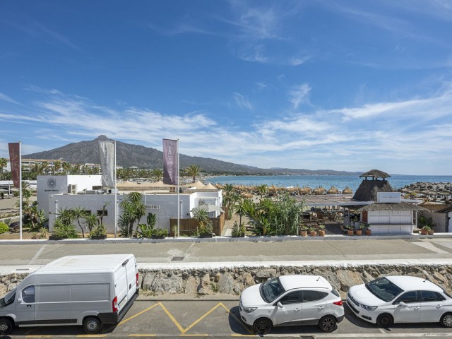 Ático con 2 Dormitorios  en Puerto Banús