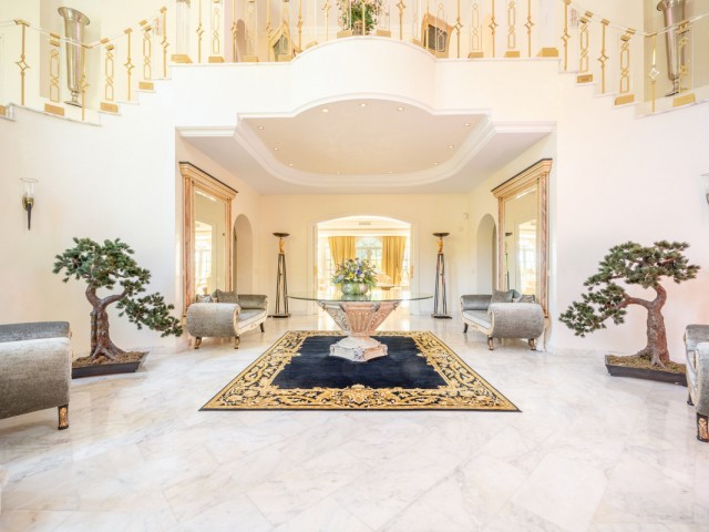 Villa avec 14 Chambres  à The Golden Mile