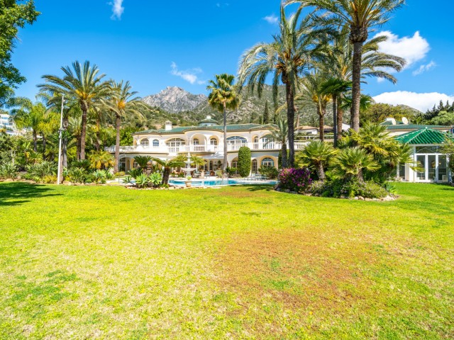 Villa avec 14 Chambres  à The Golden Mile