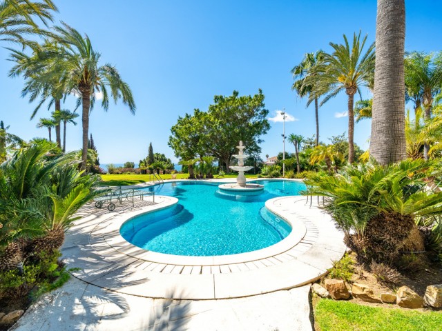 Villa avec 14 Chambres  à The Golden Mile