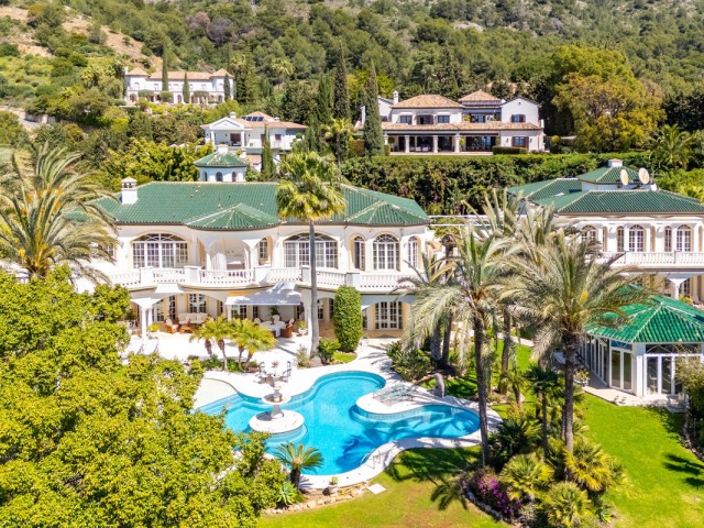 Villa avec 14 Chambres  à The Golden Mile