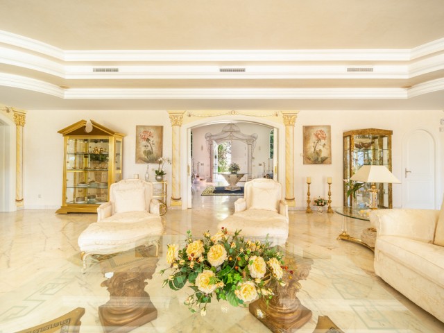 Villa avec 14 Chambres  à The Golden Mile