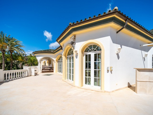 14 Bedrooms Villa in The Golden Mile