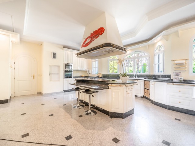 14 Bedrooms Villa in The Golden Mile