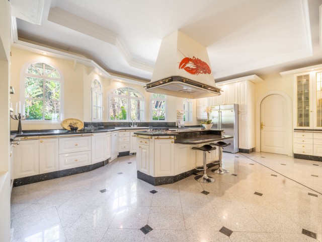 14 Bedrooms Villa in The Golden Mile