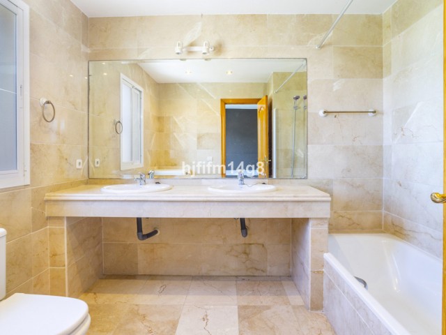 Penthouse in Nueva Andalucía