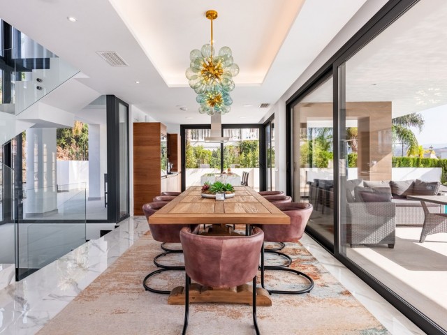 3 Soveroms Villa i Estepona