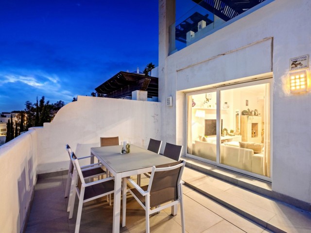 2 Bedrooms Apartment in Benahavís