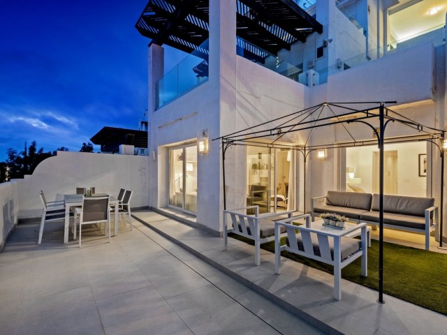 2 Bedrooms Apartment in Benahavís