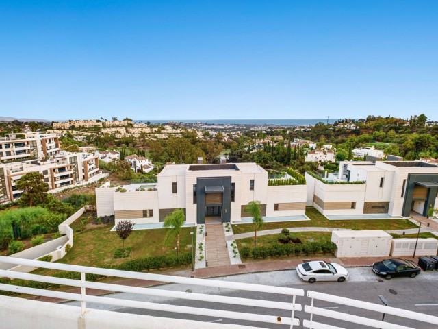 2 Bedrooms Apartment in Benahavís