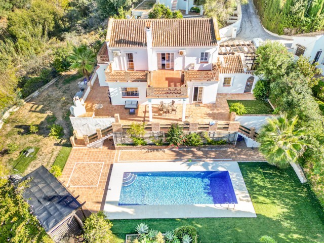 4 Bedrooms Villa in Elviria