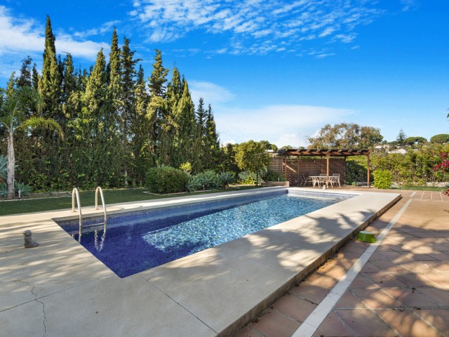 4 Bedrooms Villa in Elviria
