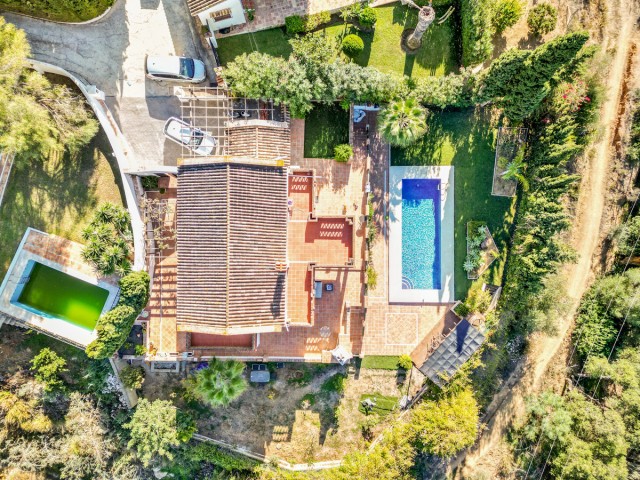 4 Bedrooms Villa in Elviria