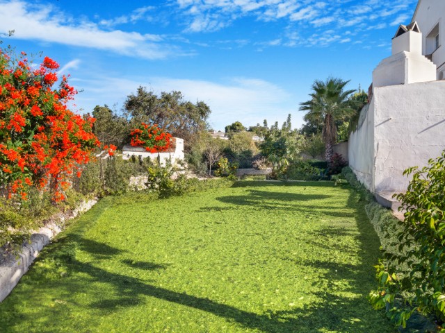 4 Bedrooms Villa in Elviria