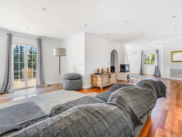 4 Bedrooms Villa in Elviria