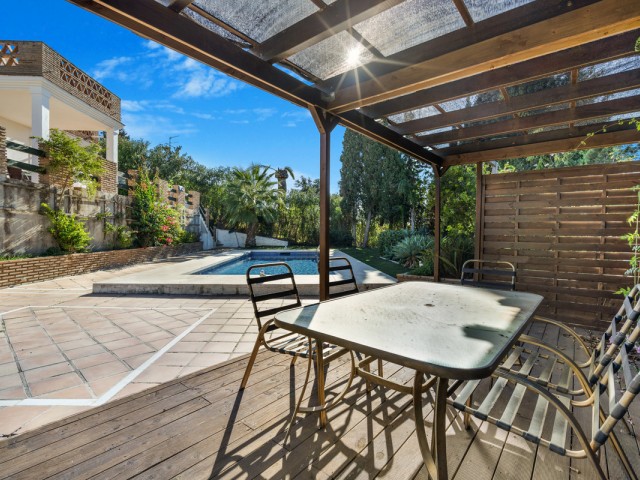 4 Bedrooms Villa in Elviria