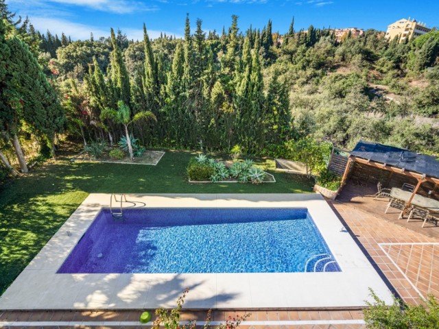4 Bedrooms Villa in Elviria