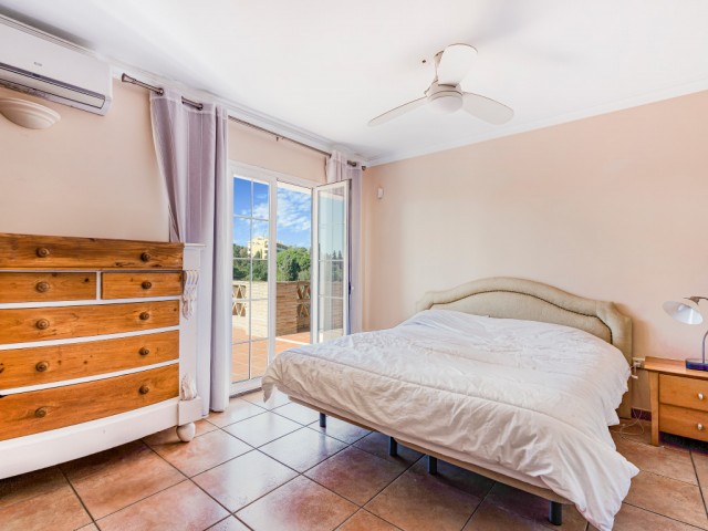 4 Bedrooms Villa in Elviria