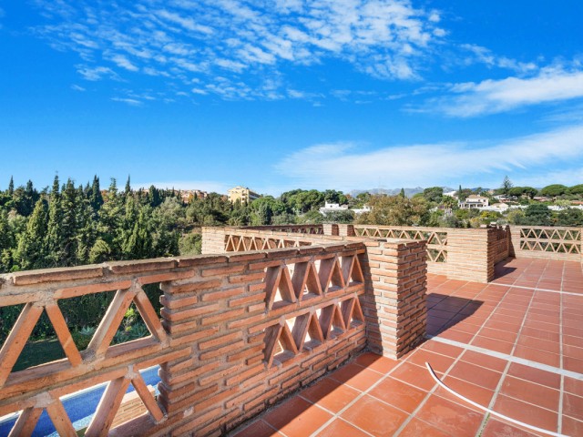 4 Bedrooms Villa in Elviria