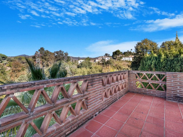 4 Bedrooms Villa in Elviria