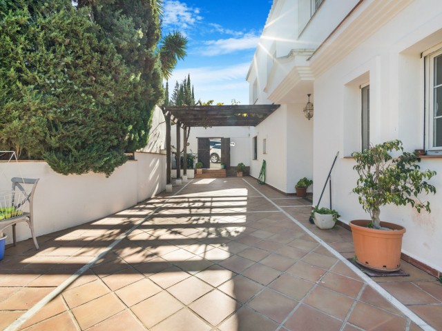 4 Bedrooms Villa in Elviria