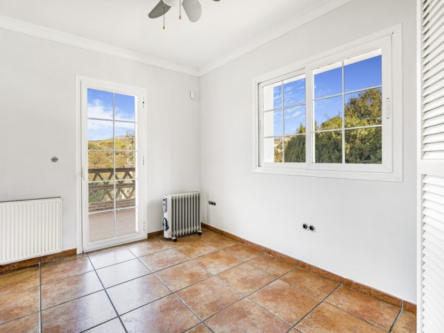 4 Bedrooms Villa in Elviria
