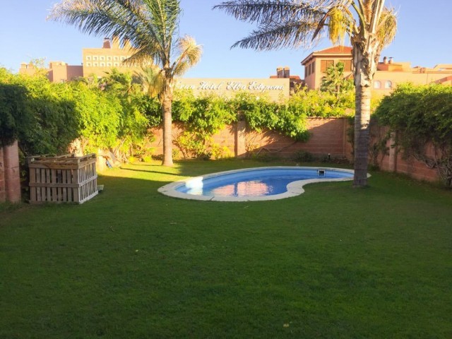 4 Slaapkamer Rijtjeshuis in Estepona