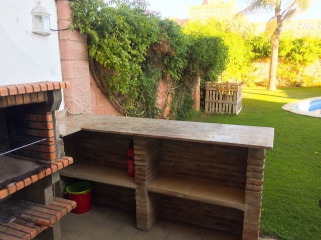 4 Slaapkamer Rijtjeshuis in Estepona