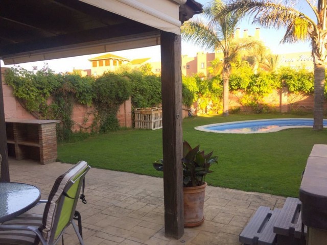 4 Slaapkamer Rijtjeshuis in Estepona