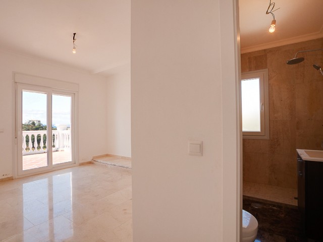 4 Soveroms Villa i Estepona