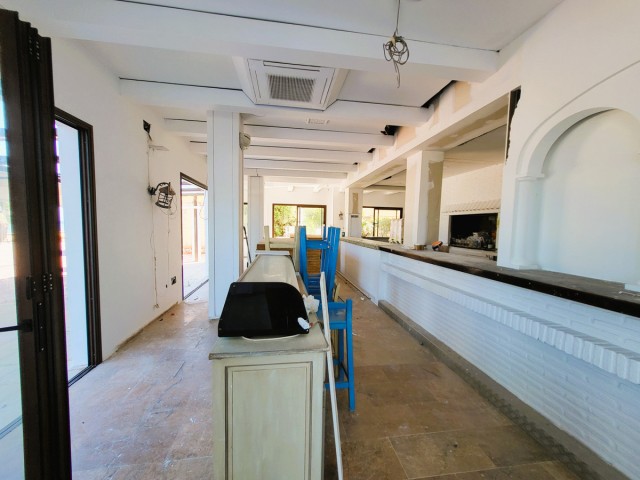 Comercial con 0 Dormitorios  en San Luis de Sabinillas